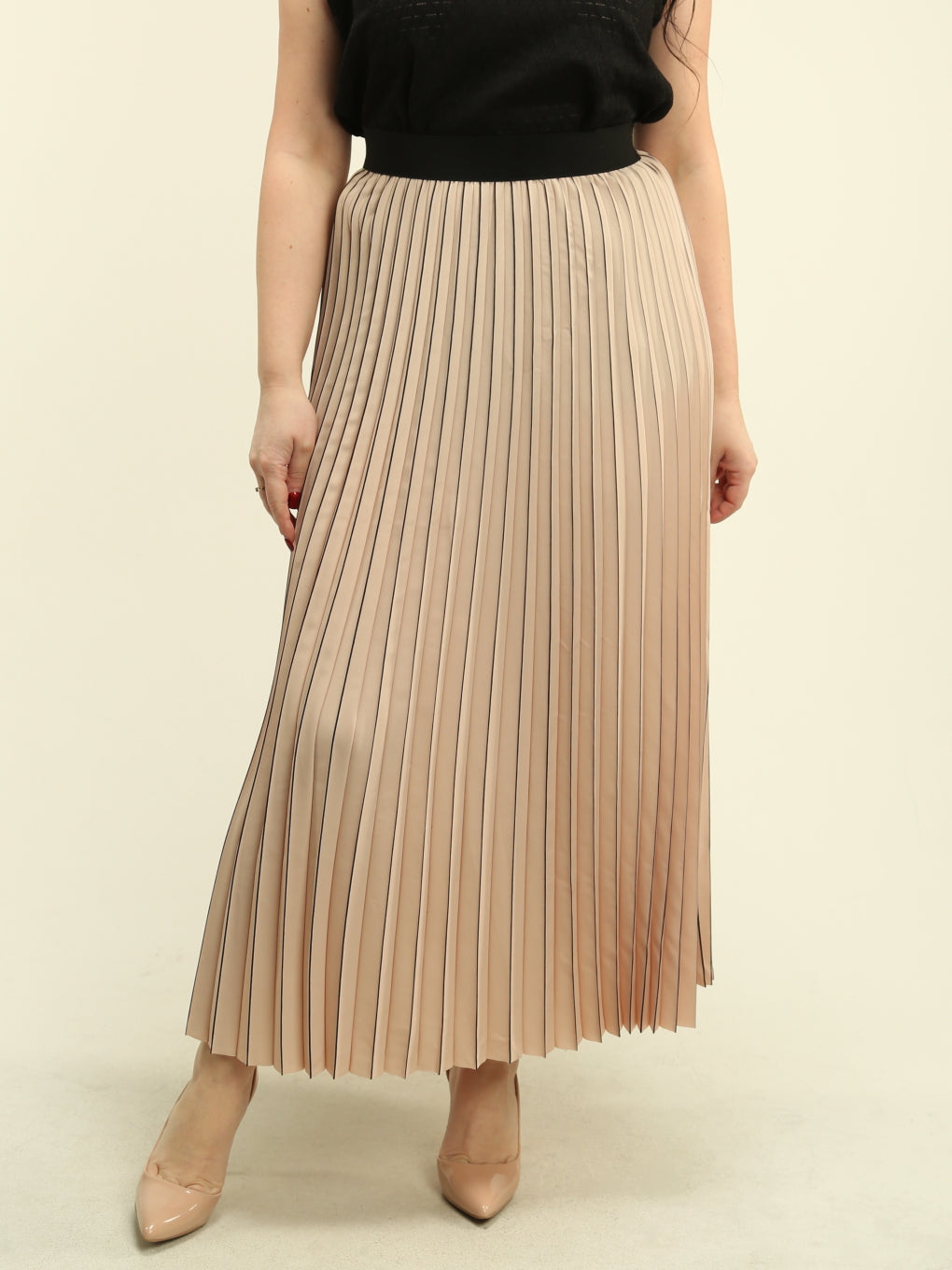 Pleated Line Maxi Skirt