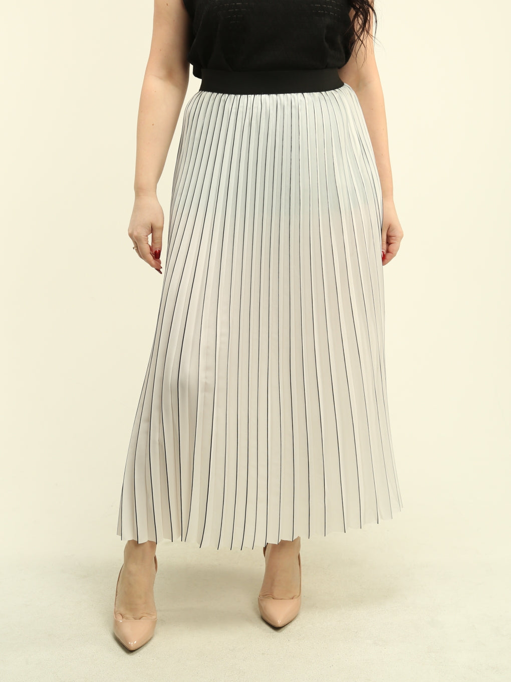 Pleated Line Maxi Skirt